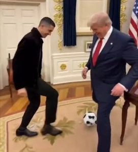 טראמפ ורונלדו משחקים כדורגל סרטון ערוך ב- AI, royalties